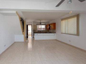 Semi Detached Villa For Sale  in  Argaka