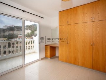 Town House For Sale  in  Peyia