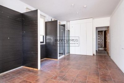 Building For Sale  in  Engomi