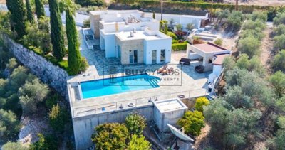 Detached Villa For Sale  in  Neo Chorio