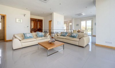 Detached Villa For Sale  in  Neo Chorio