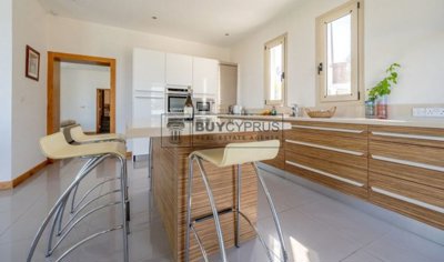 Detached Villa For Sale  in  Neo Chorio