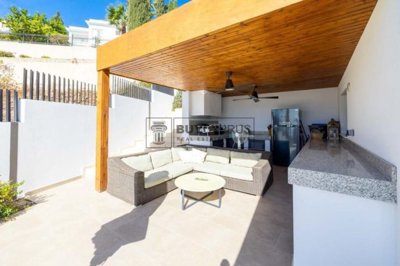 Detached Villa For Sale  in  Peyia