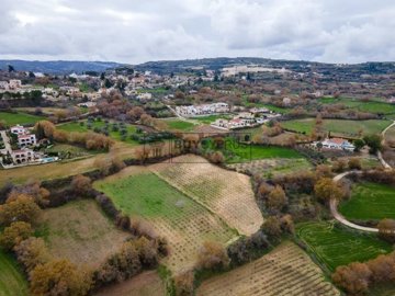Residential Land  For Sale  in  Stroumpi