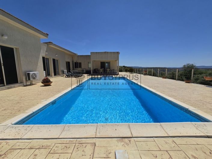 Image No.2-4 Bed Villa for sale