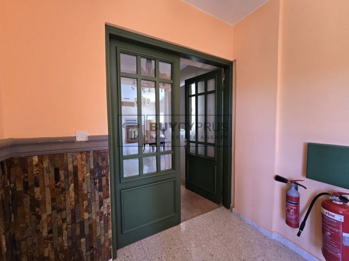 Image No.17-3 Bed Property for sale