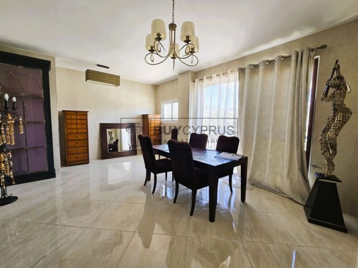 Image No.23-3 Bed Property for sale