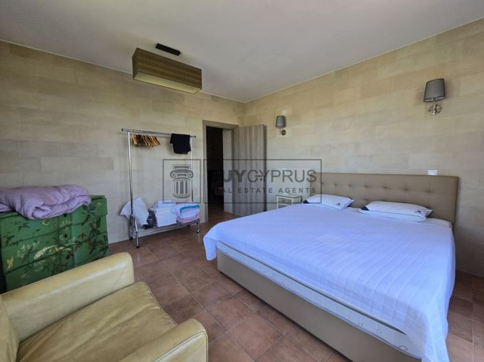 Image No.25-3 Bed Property for sale