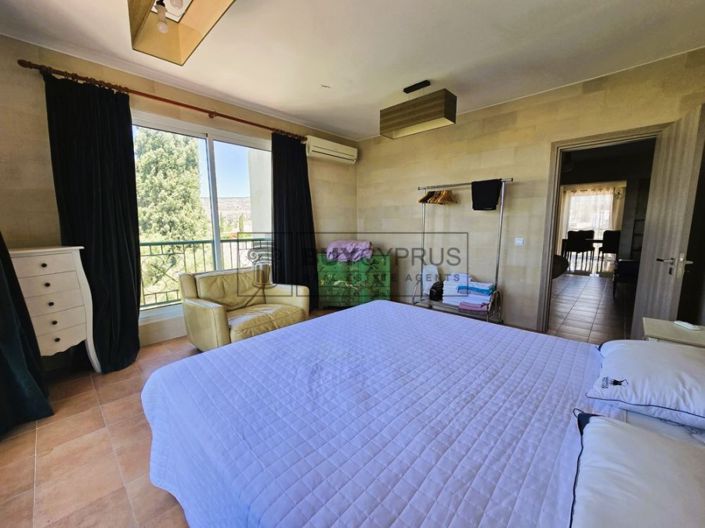 Image No.26-3 Bed Property for sale