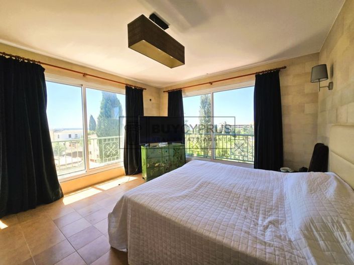 Image No.27-3 Bed Property for sale