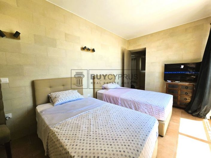 Image No.29-3 Bed Property for sale