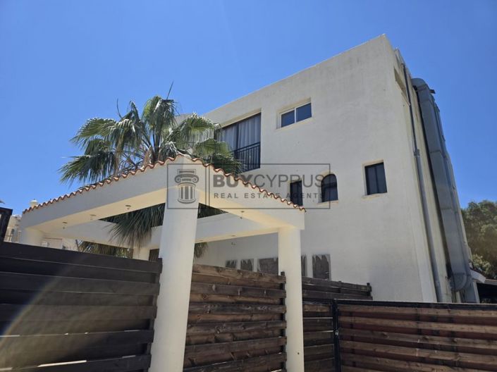 Image No.40-3 Bed Property for sale