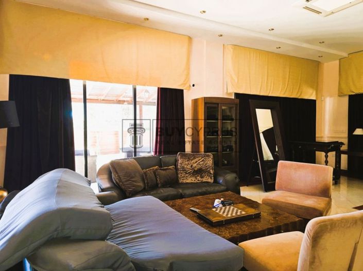 Image No.8-3 Bed Property for sale