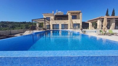 Detached Villa For Sale  in  Stroumbi