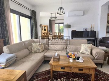 Detached Villa For Sale  in  Stroumbi