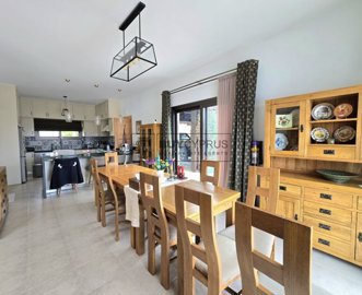 Detached Villa For Sale  in  Stroumbi