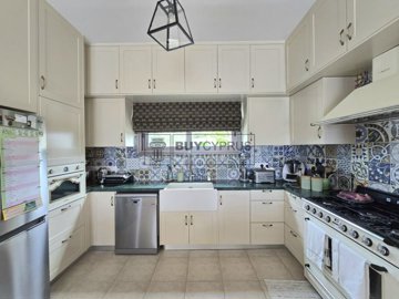 Detached Villa For Sale  in  Stroumbi