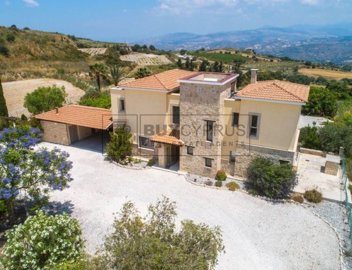 Detached Villa For Sale  in  Stroumbi