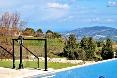 Detached Villa For Sale  in  Stroumbi