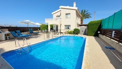 Detached Villa For Sale  in  Peyia