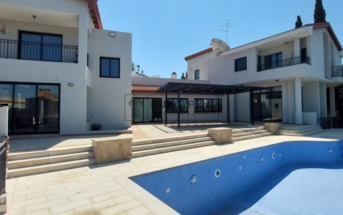 Detached Villa in Yeroskipou For Sale
