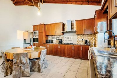 Detached Villa For Sale  in  Lasa