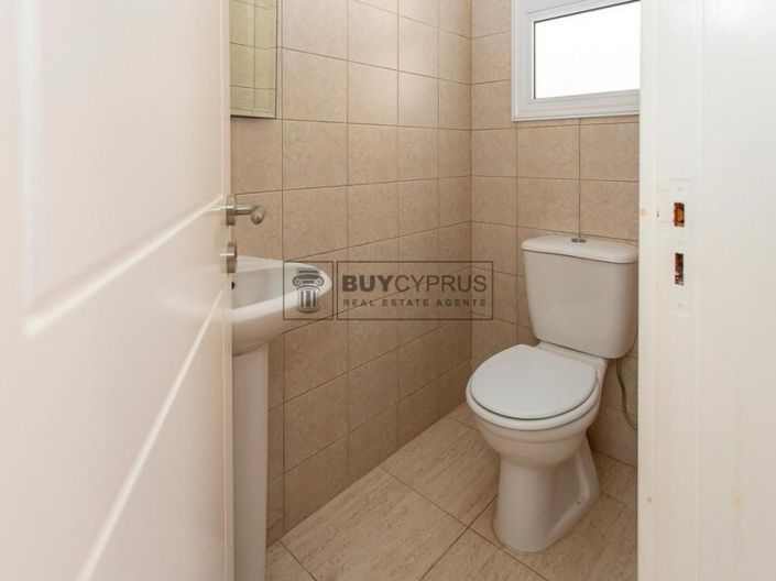 Image No.11-2 Bed Property for sale