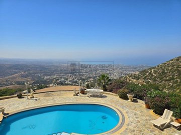 Detached Villa For Sale  in  Peyia