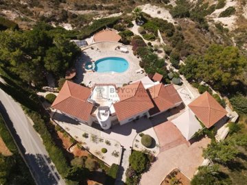 Detached Villa For Sale  in  Peyia