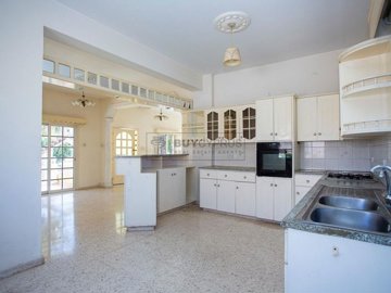 Detached Villa For Sale  in  Emba