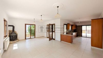Detached Villa For Sale  in  Ineia