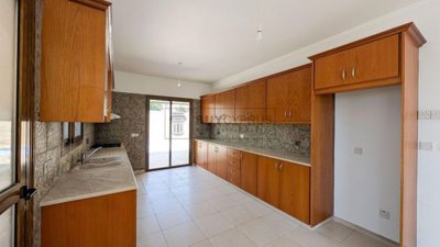 Detached Villa For Sale  in  Ineia