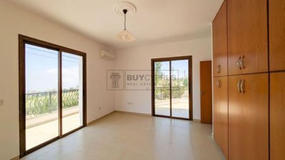 Detached Villa For Sale  in  Ineia