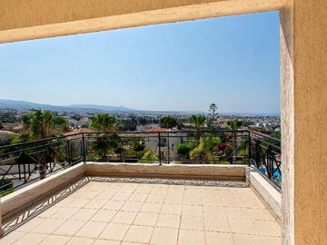 Detached Villa For Sale  in  Peyia