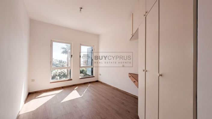 Image No.15-3 Bed Property for sale