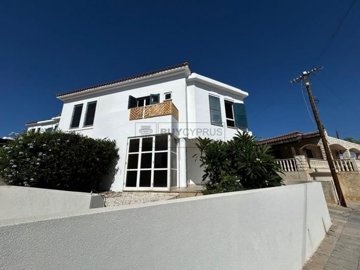 Semi Detached Villa For Sale  in  Chlorakas