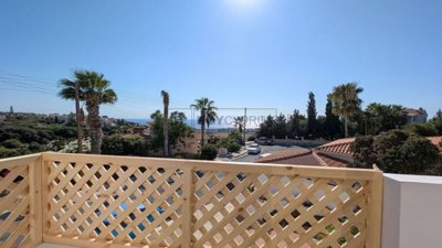 Semi Detached Villa For Sale  in  Chlorakas