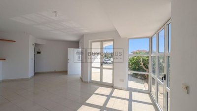 Semi Detached Villa For Sale  in  Chlorakas