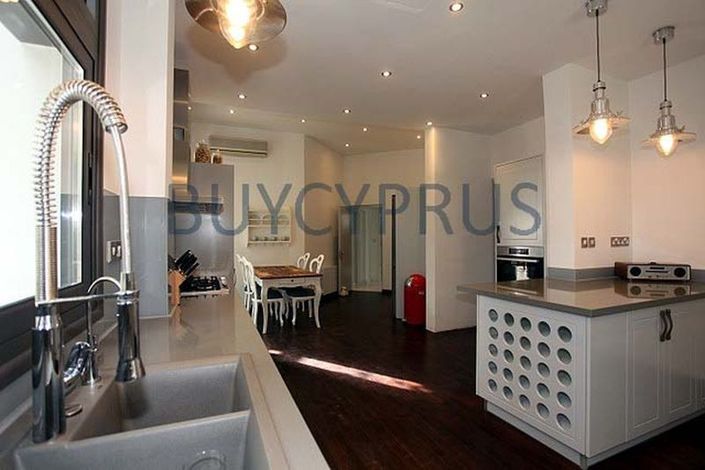 Image No.10-7 Bed Villa for sale