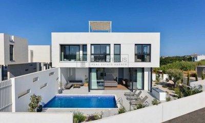 Detached Villa For Sale  in  Pernera