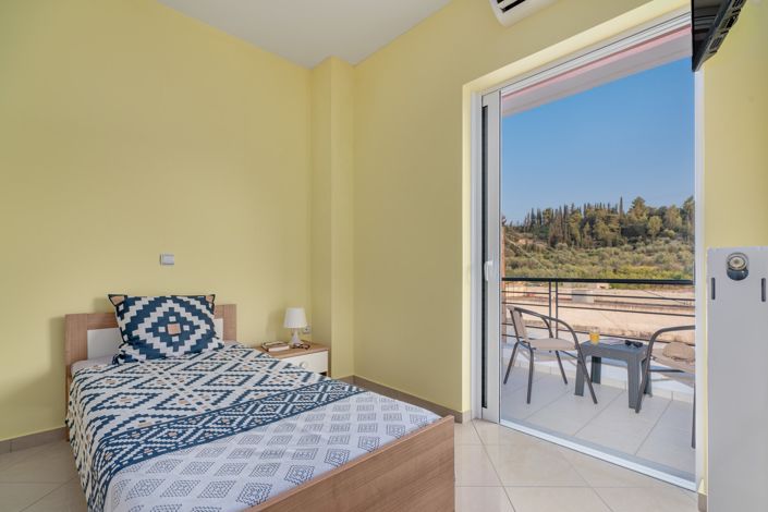 Image No.17-4 Bed House for sale