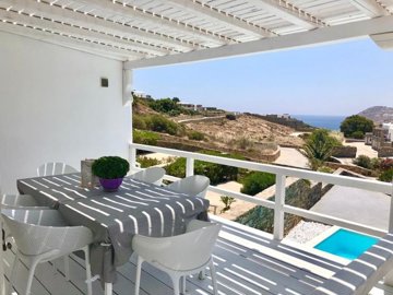 1 - Elia, Villa