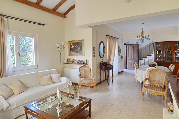 Image No.10-4 Bed House for sale