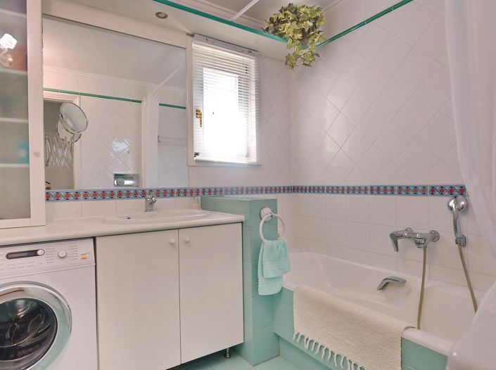 Image No.16-4 Bed House for sale