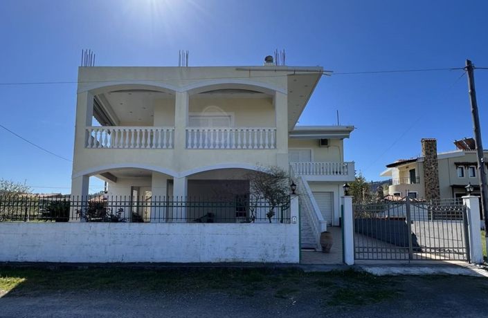 Image No.3-Maison de 4 chambres à vendre à Grèce centrale