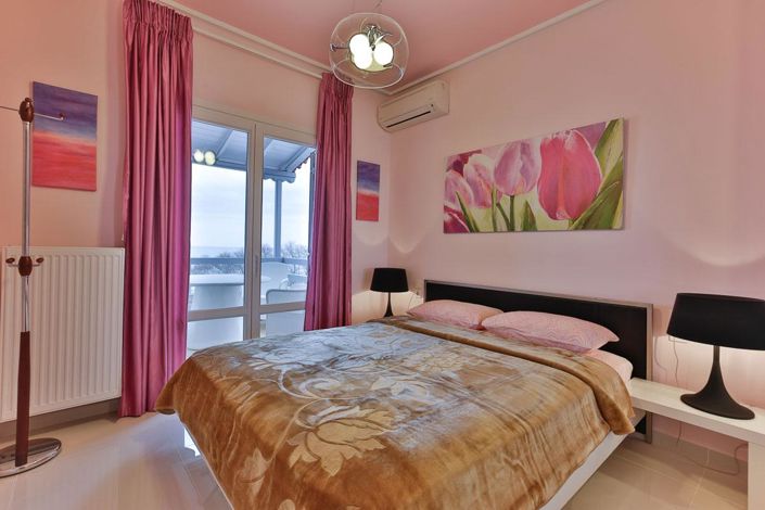 Image No.6-5 Bed House for sale