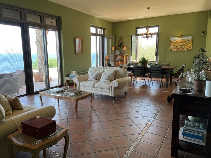 Image No.1-5 Bed Villa for sale
