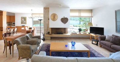 5701_2nd_living_room.jpg