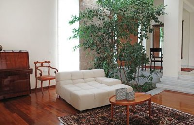 5701_entrance.jpg