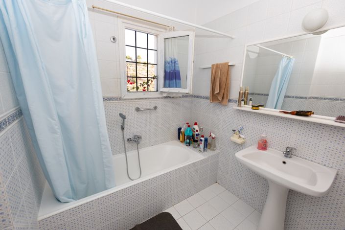 Image No.13-2 Bed House for sale